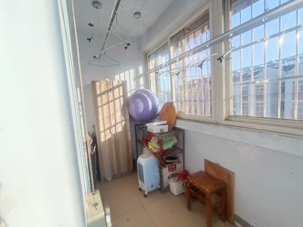 肥城康汇大街肥城湿地公园丰园小区(肥城)信业三馆西邻丰园小区三室两厅家具家电齐全随时看房入住出租房源真实图片