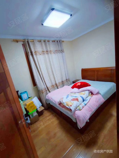 下楼就是四号线地铁口,怡和公寓套二厅,双楠卧,户型方正