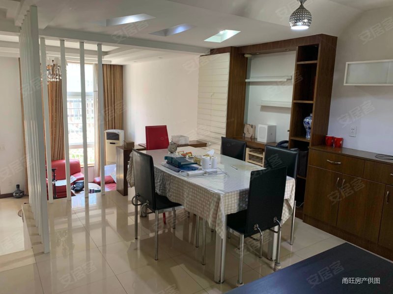 (联排别墅) 精装4房 带花园和车库 产权清晰 南北通透