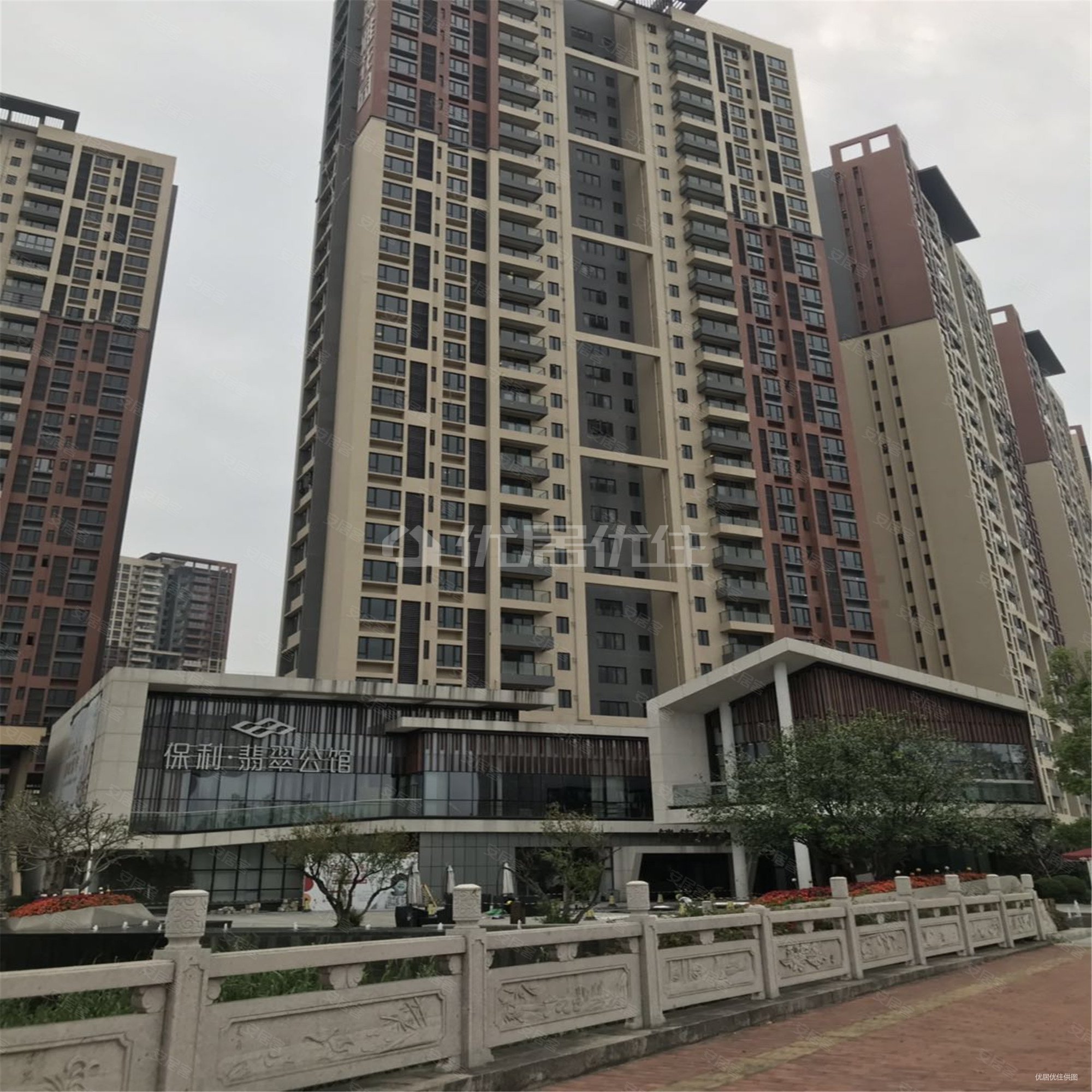 保利翡翠公馆 靓楼层,花园 中心南向采光好 价钱可谈