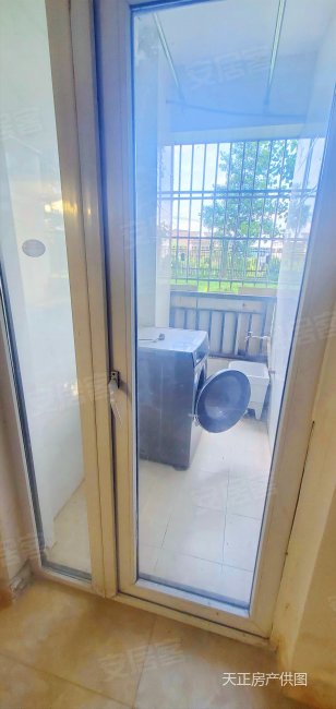 绿地伊顿公馆4房2厅2卫精装修房产证满二年