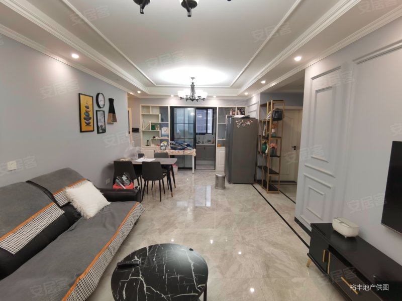 保利拉菲公馆3室2厅2卫117.8㎡南北252万