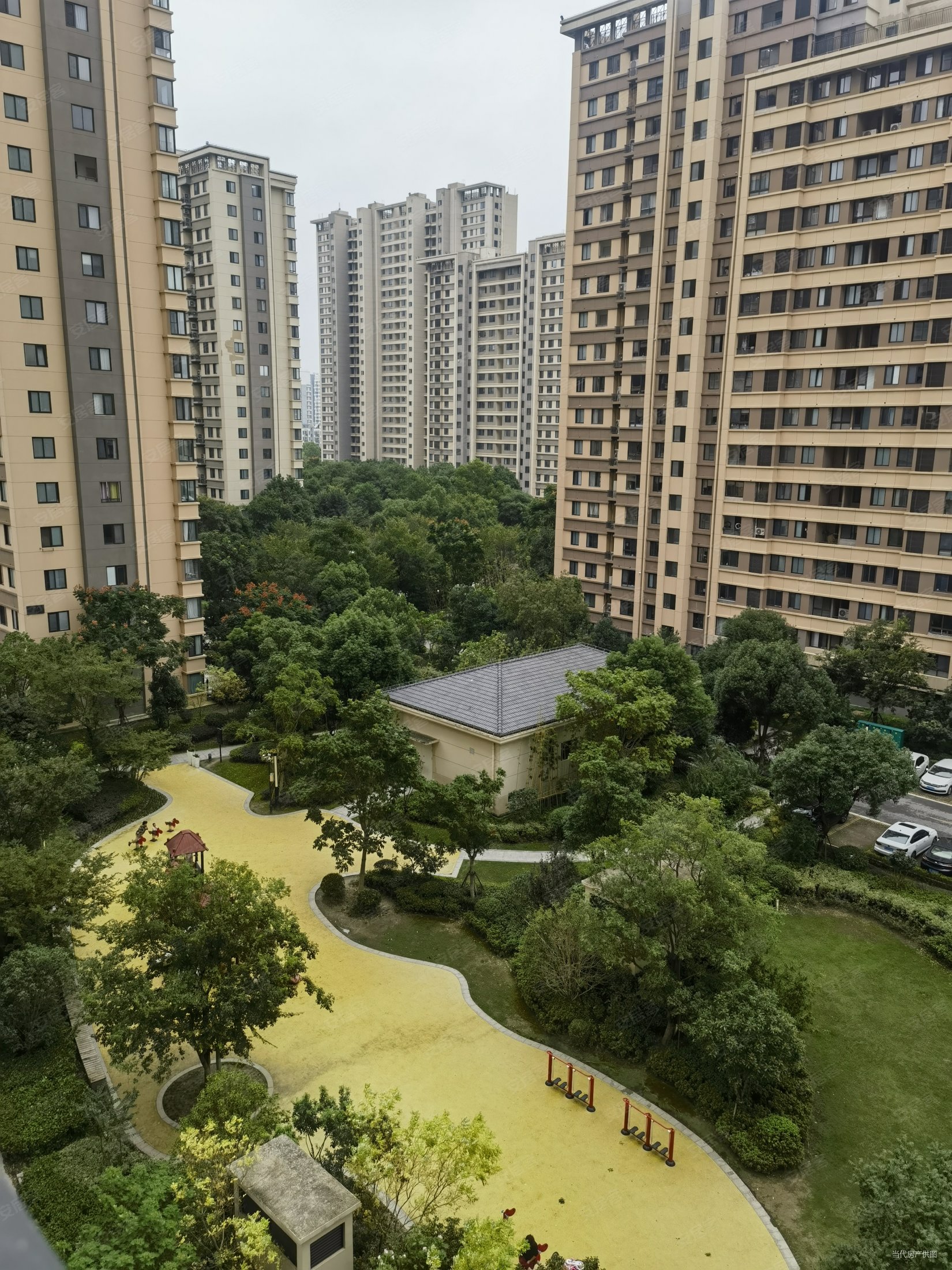 观湖壹号景观四房纯毛坯急卖