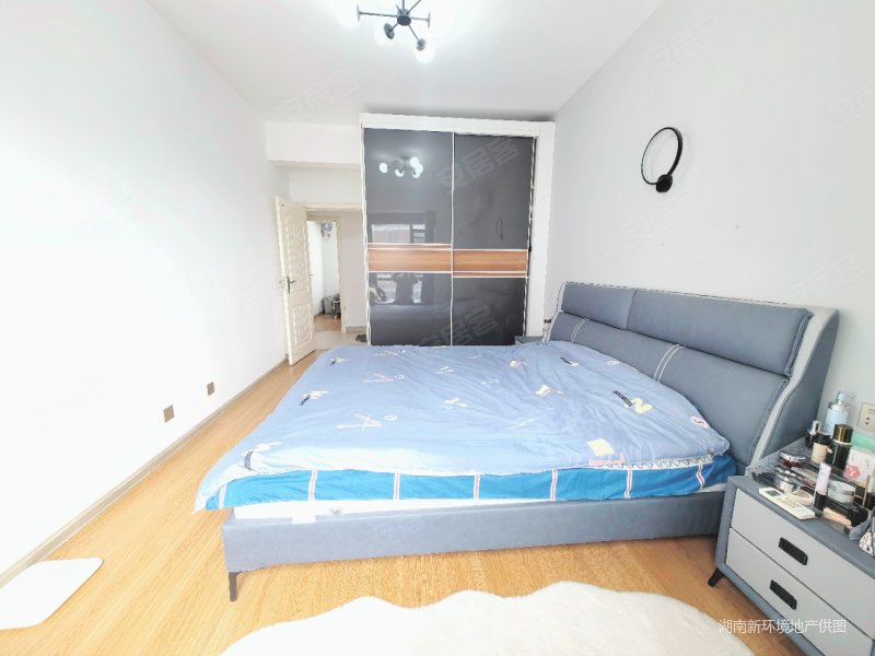 2号线地铁口 刚需好房 九成新带家具家电 中间层 随时看房,星城映象