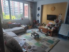 两室出租拎包入住年付一万六包物业！