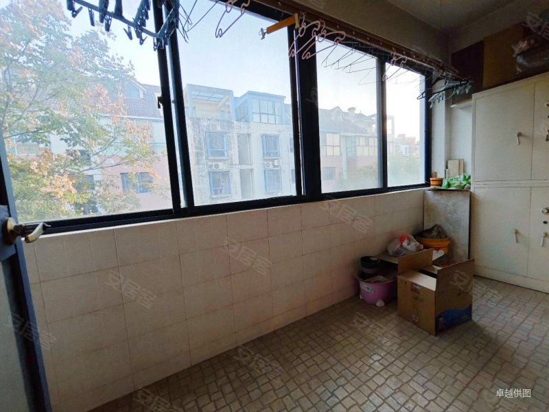 金泰丝路花城 三室两厅 出行方便 南北通透 中间楼层采光好
