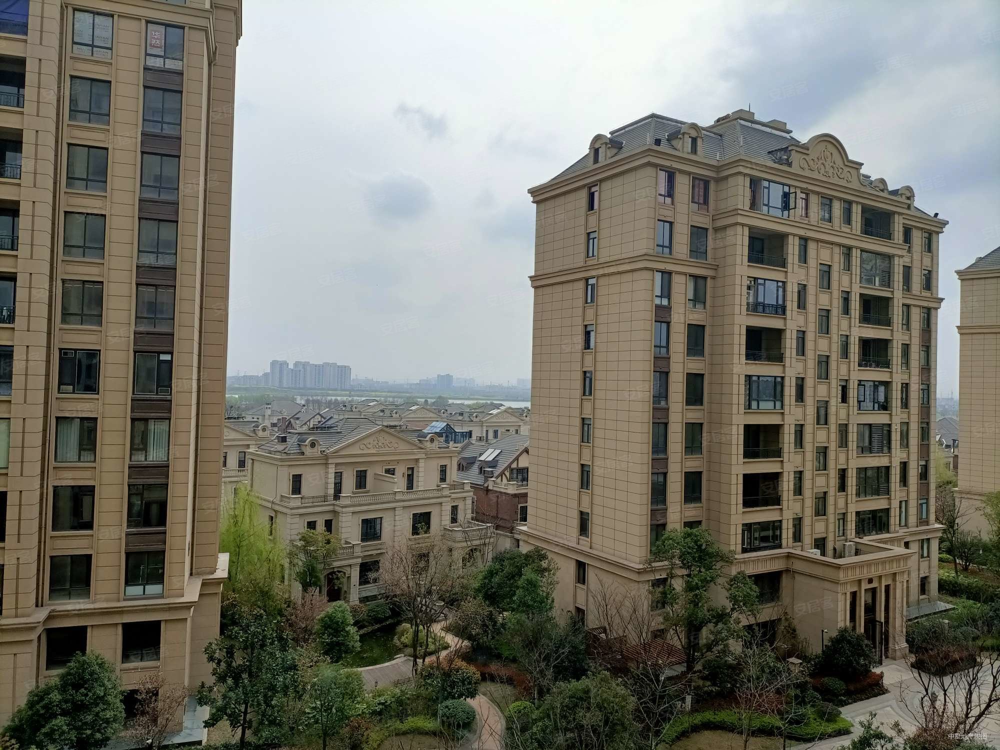 新华御湖庄园经典四居室花园洋房采光刺眼南北通透户型非常棒