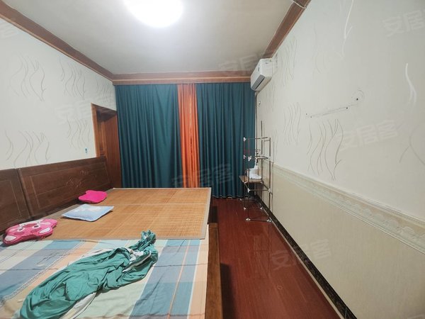河池宜州宜州城区宜州区雅庭苑小区雅庭苑小区四房,配套齐全,有四台空调,拧包入住!出租房源真实图片