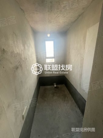 彰泰红小区4室2厅2卫118㎡东69.6万