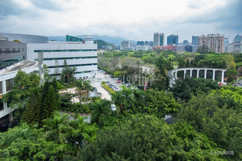 温泉公园边,四大豪宅之一,电梯中间楼层,视野好,采光好,凯旋花园二手