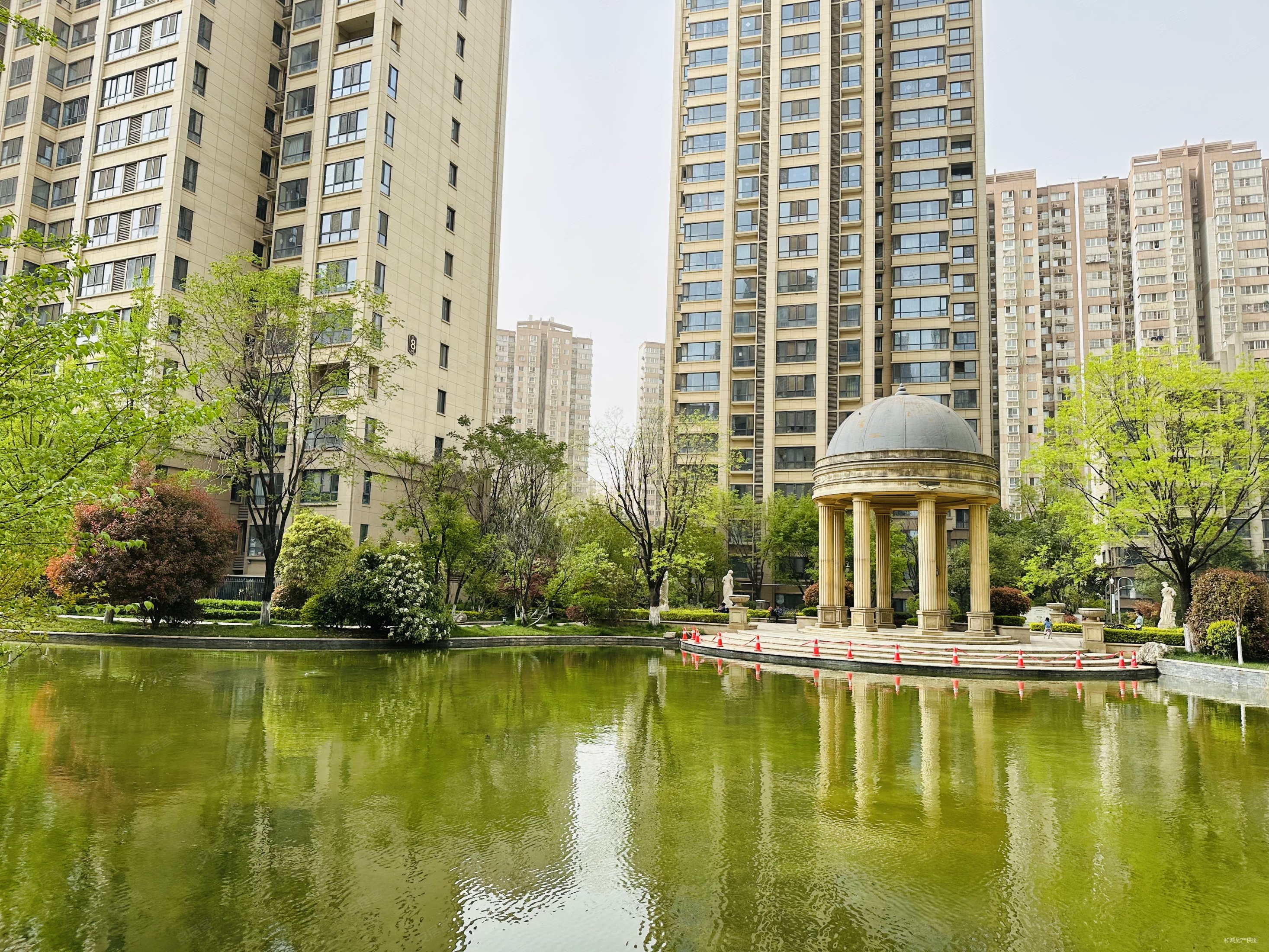 曲江龙邸2室2厅1卫166.07㎡北315万