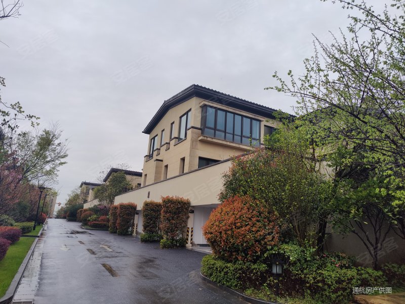 中天珺府(别墅)5室2厅4卫380.38㎡南北552万