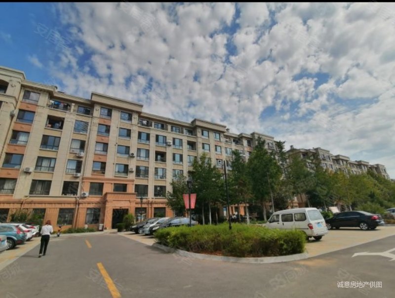 龙山花园,1号1室1厅1卫44.27平28万赠阁楼