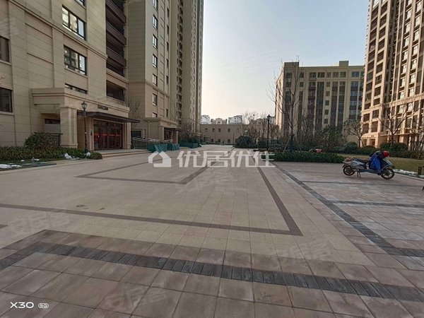 市中心位置,中梁首府电梯房七楼大三居,精装少住,莱西租房-青岛58安居