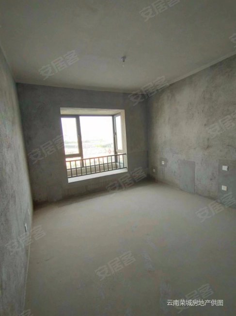 远洋青云府 毛坯3房  2梯3户 随时看房