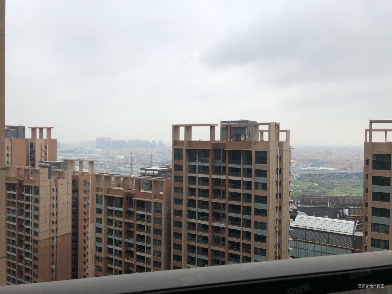 业主急售笋单价9字头利和幸福华庭毛坯大四房出售高楼层