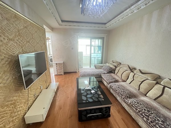 临夏临夏市金泰中央广场蓝天家园蓝天路边高层电梯正规两室带家具出租