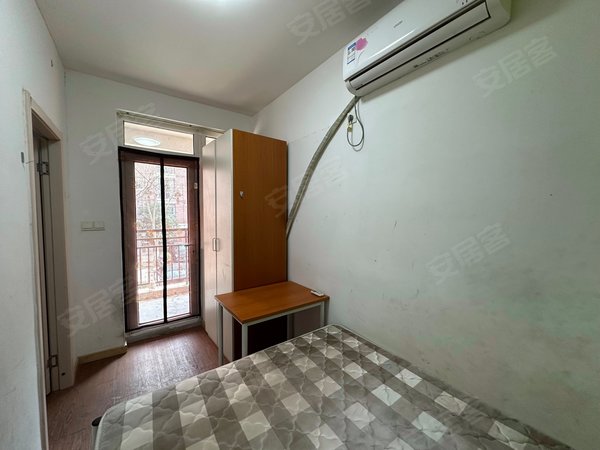 上海金山金山卫绿地玲珑寓可短租3个月 绿地玲珑寓 金山卫镇 带阳台