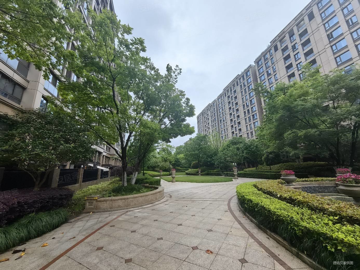 美哉美城 毛坯随性装修 赠送40方 紧邻印象城 邻近地铁口