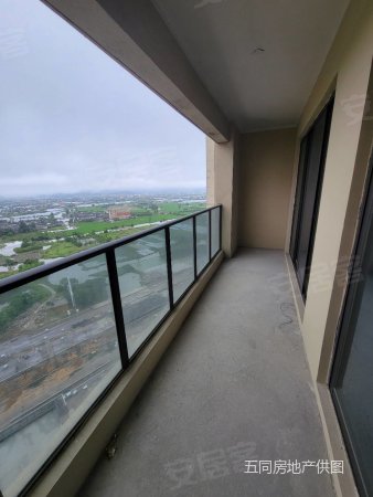 龙港新鸿国悦府4室2厅3卫159.28㎡南北198.8万