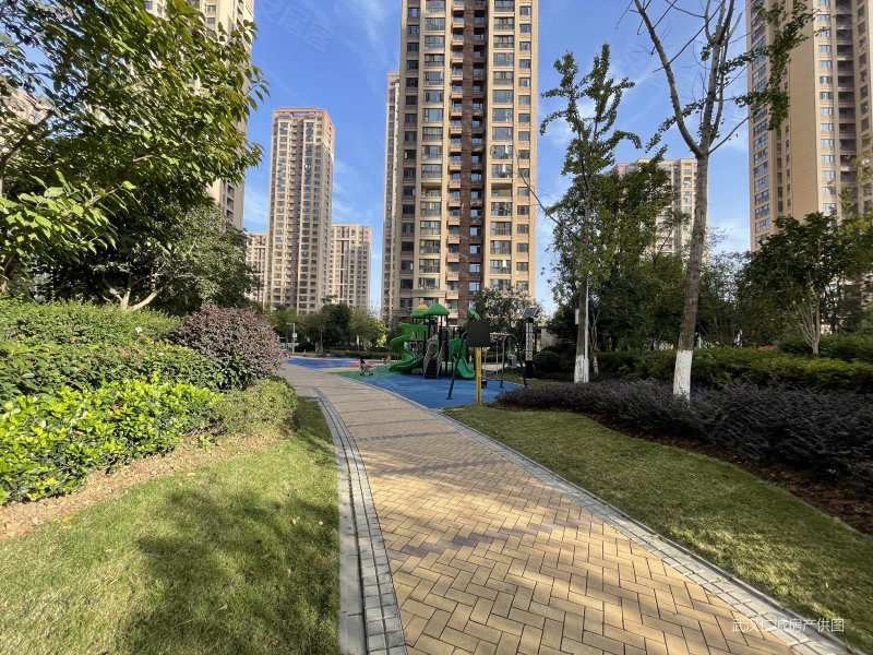 万科翡翠玖玺3室2厅2卫108.34㎡南北185万