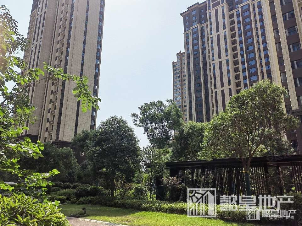 洛阳房产网>洛阳二手房>伊滨二手房>光武大道二手房>翡翠庄园>960_720