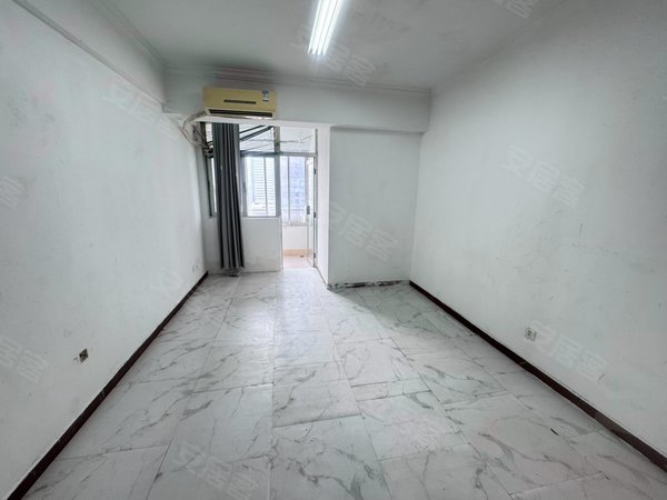 深圳福田华强北桑达大厦桑达大厦 2千六 押一付一免中介费 可商住两用