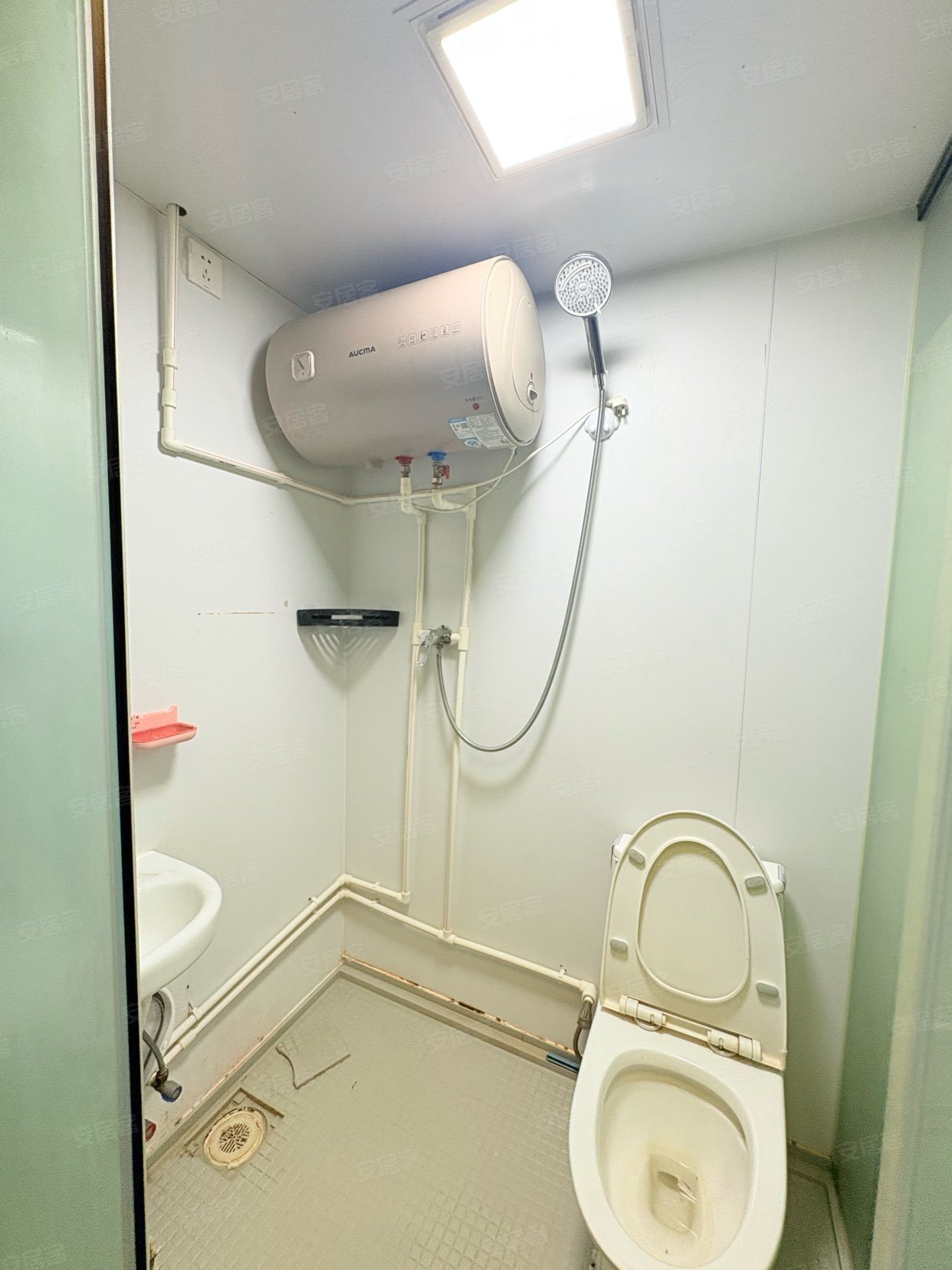 保税区东门，鑶齤齤米到地铁站，独立卫生间，可以押一付一，