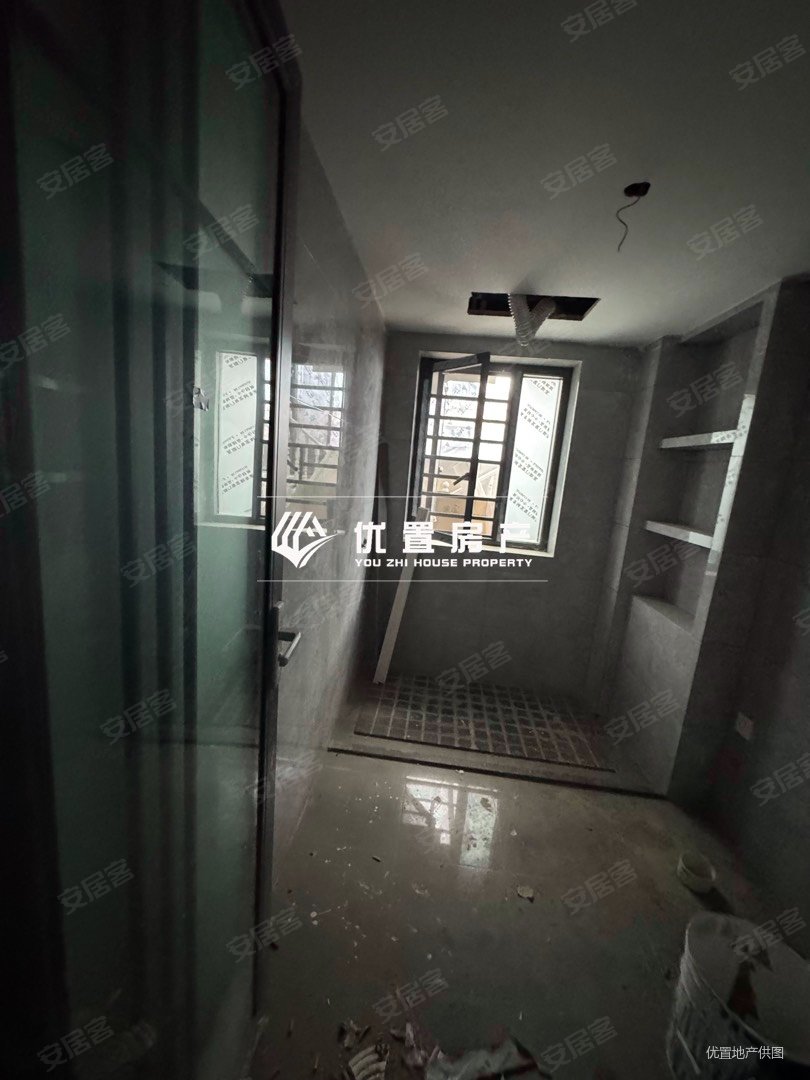 麓湖宫(一期)4室2厅2卫124.28㎡南北85万