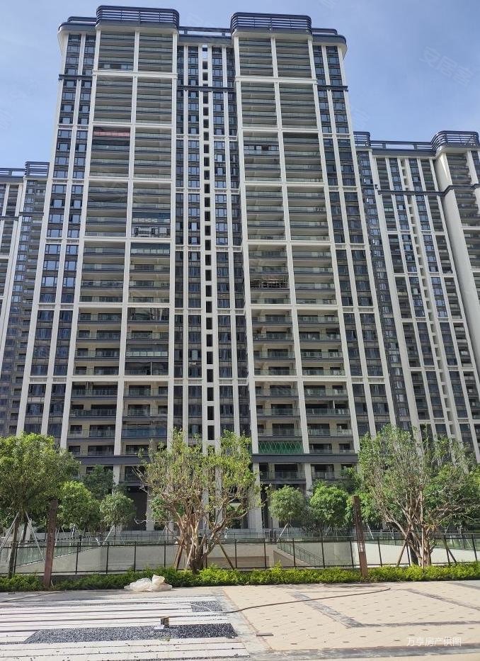 海璟天翡3室2厅2卫108.54㎡南北165万