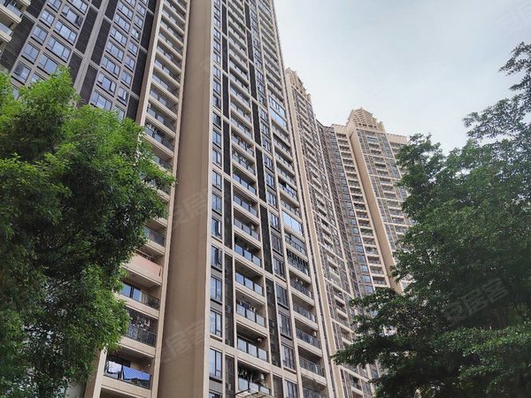 广州增城新塘保利东江首府保利东江首府南向三房吉屋出租,2600元每月!