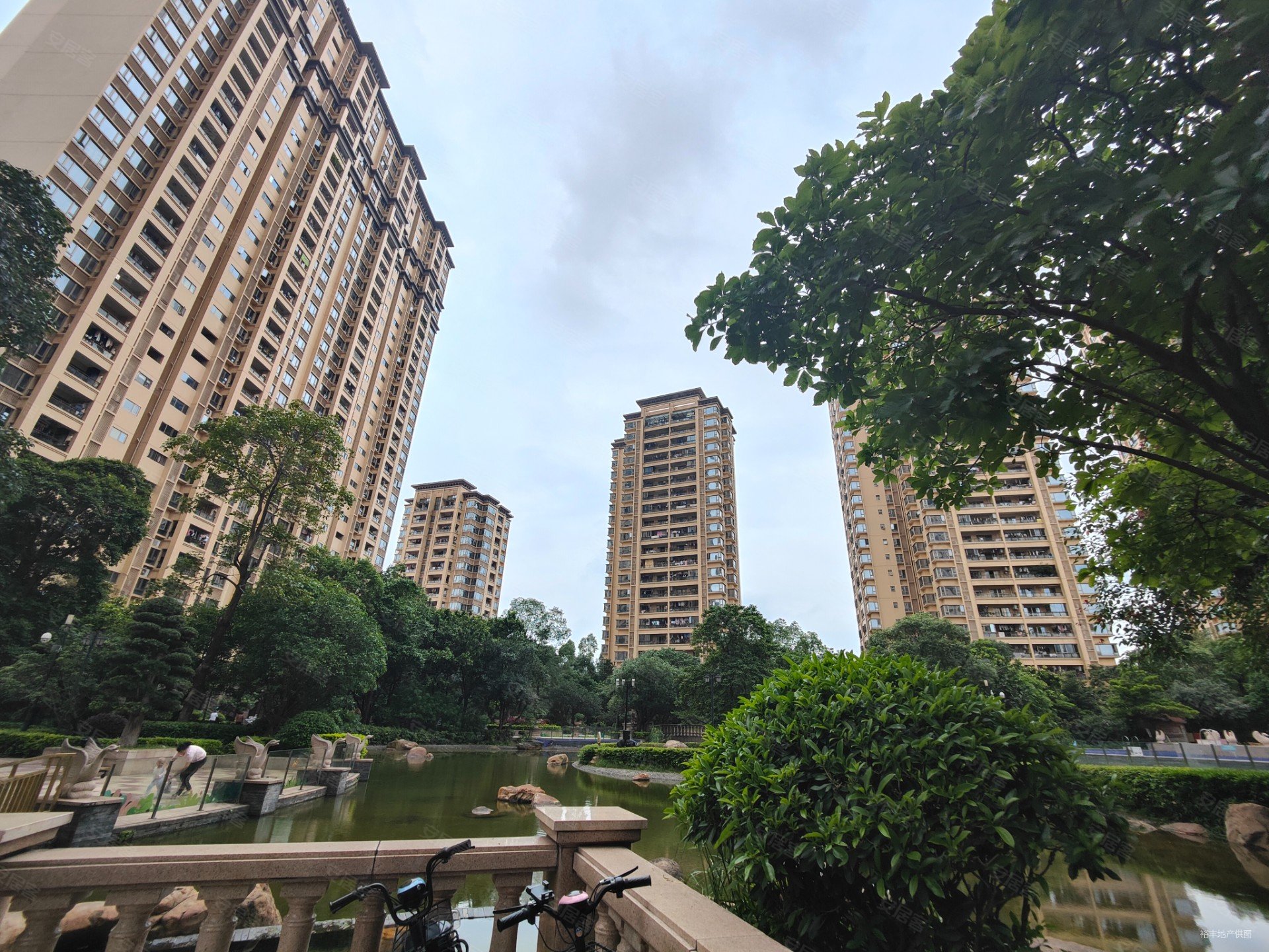 15年交楼次新小区 毛坯大四房 置换 东向看花园 宏远,汇龙湾小区二手