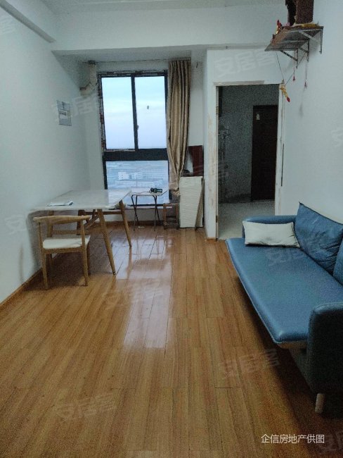 出售龙华苑135平带车位杂物间103万