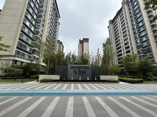 上海青浦徐泾招商虹桥公馆(一期)空租,地铁口,商场600米,三房两卫
