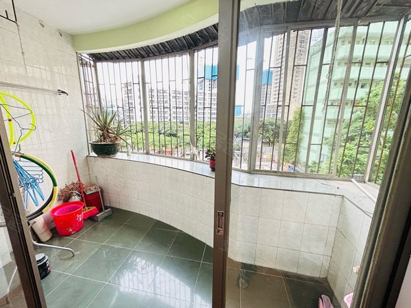 深圳宝安新安黄金台小区新上好房!