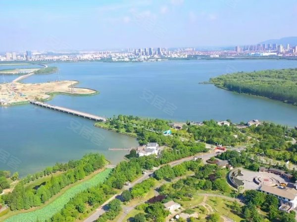 苏州常熟东南开发区名湖豪庭名湖豪庭 精装三房两卫 湖景房 中央空调