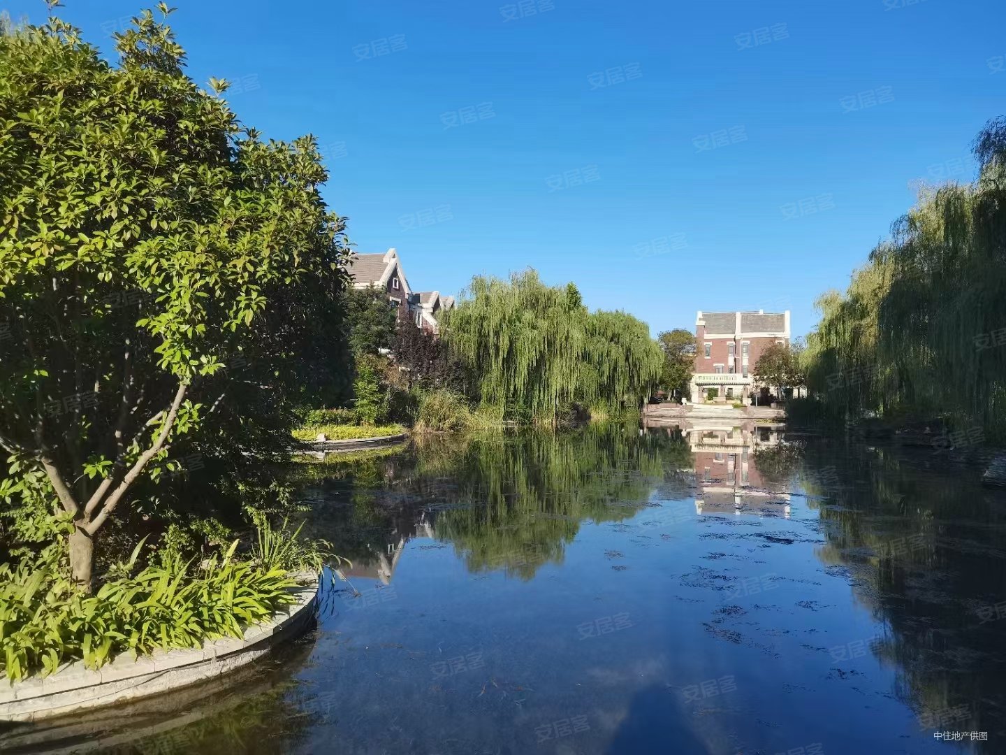 重汽莱蒙湖经十东路3室2厅2卫170平方米