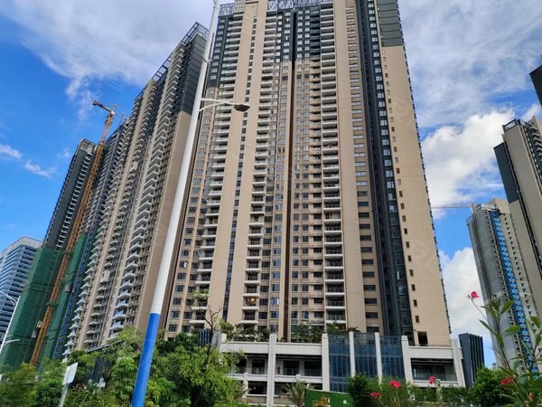深圳坪山坪山恒大城(一期)恒大城97平 3室2厅2卫3600元豪华装修  南北