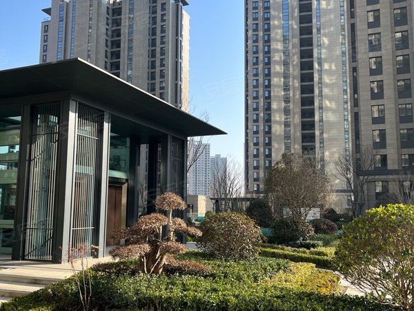 青岛崂山啤酒城佳源华府青岛大学附属小学对过佳源华府大套三,家具