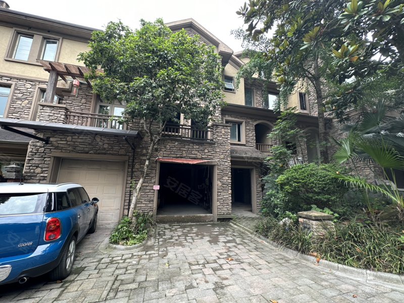 汽博高端住宅 常青藤人文别墅 内圈联排别墅 花园80平!