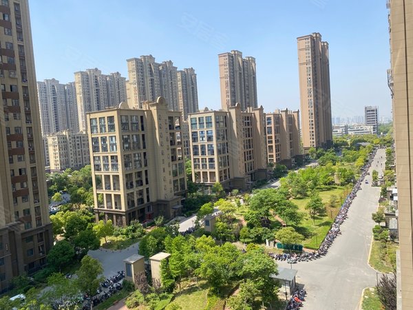 昆山玉山城东绿地21新城有的人因为太重要,便选择做朋友,因为朋友永远