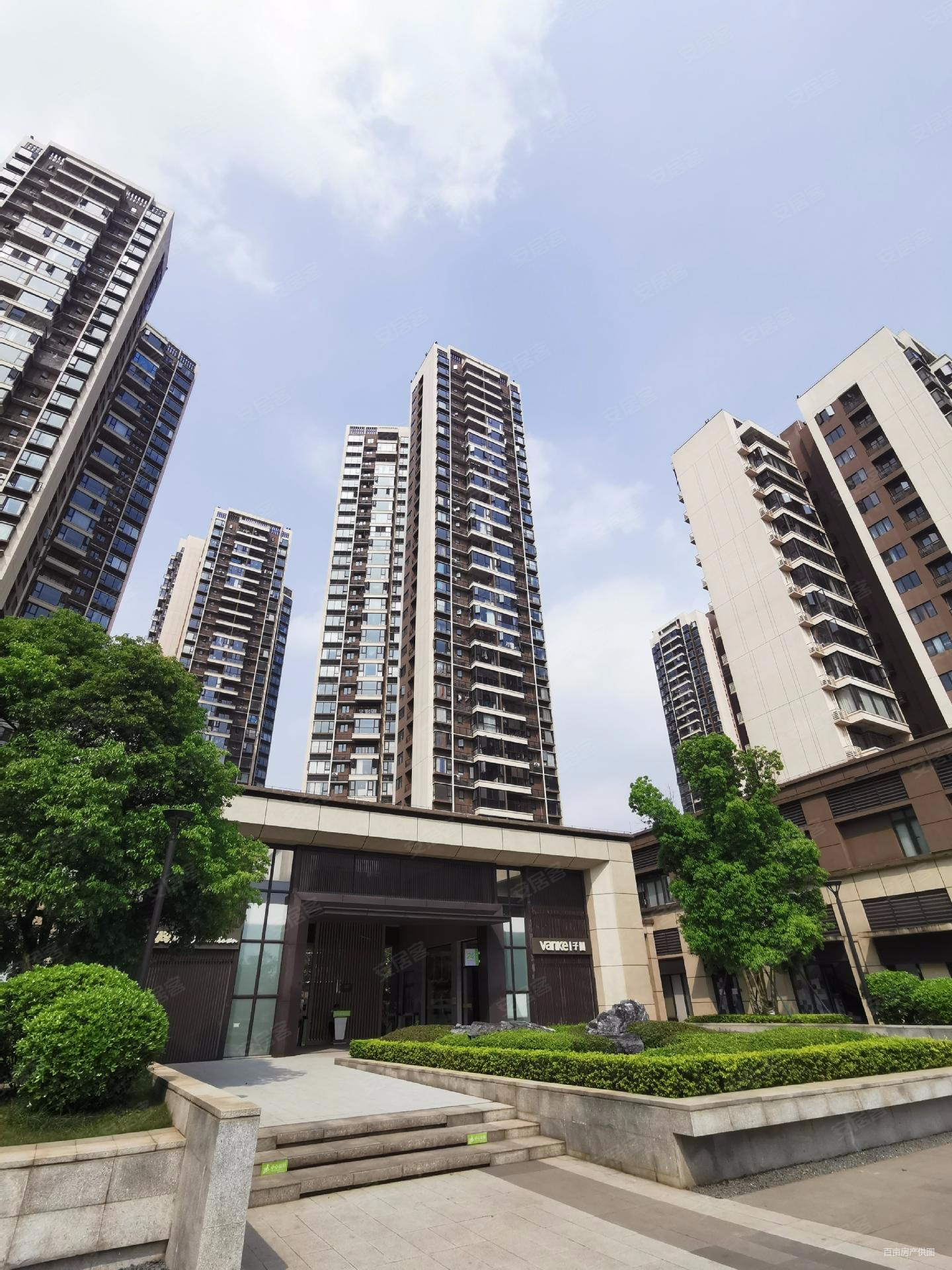 柳州万科城4室2厅2卫142㎡南北74.5万