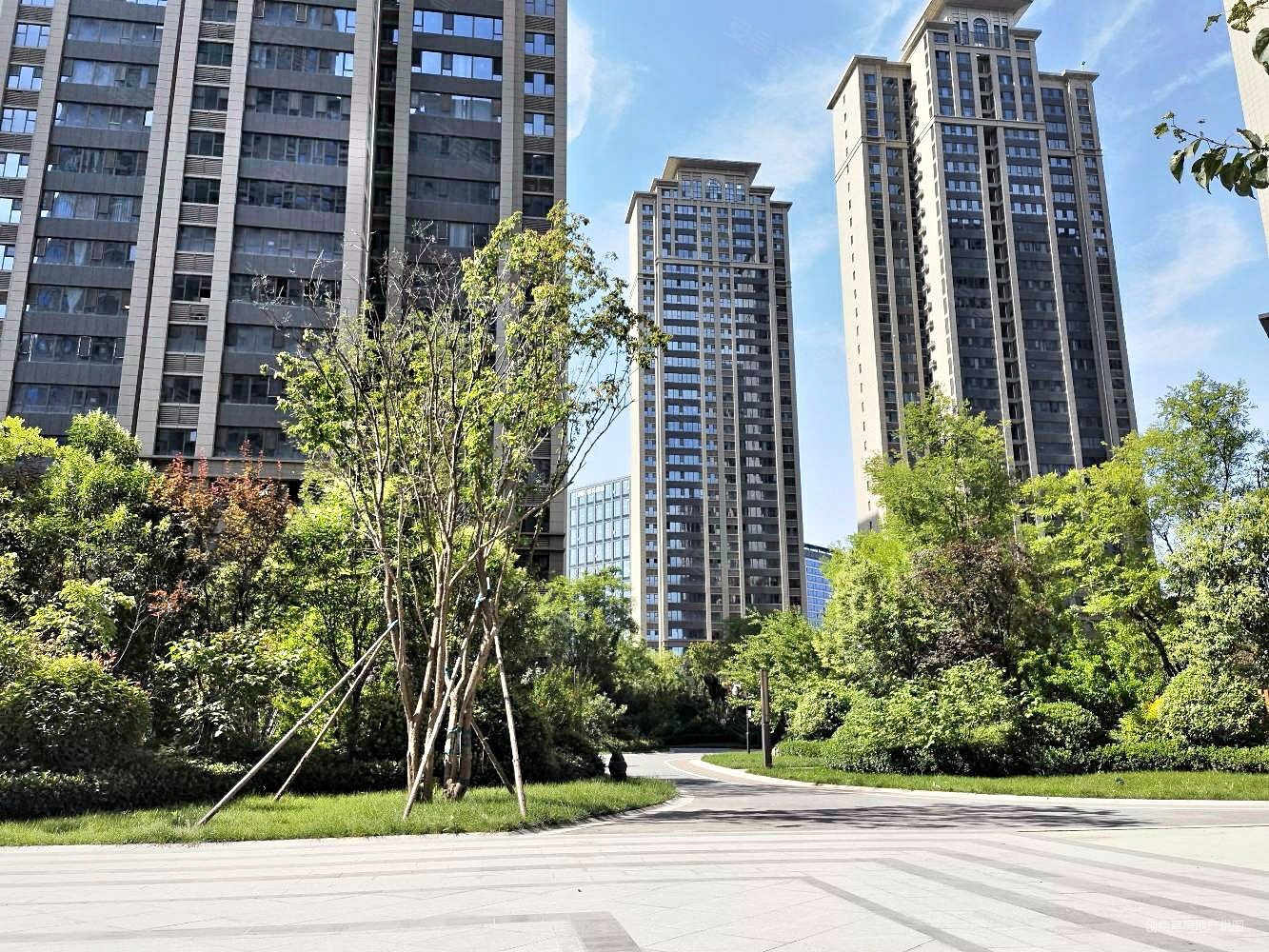 荣民宫园学府4室1厅2卫110.22㎡南北170万