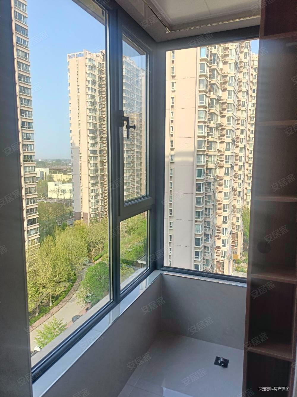 维多利亚夏郡3室2厅2卫138.1㎡南北104.8万