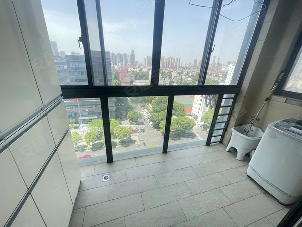 人民医院旁!清扬御庭精装一房,配套齐全,交通便利,近国金世金