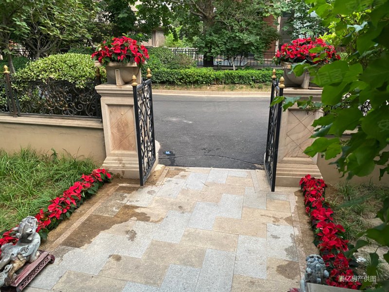 康城暖山5室4厅4卫416.8㎡南北2289万