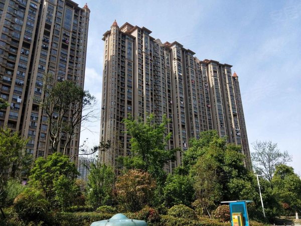 大有镜旁,中南世纪城二期,精装四房,独立书房,随时看