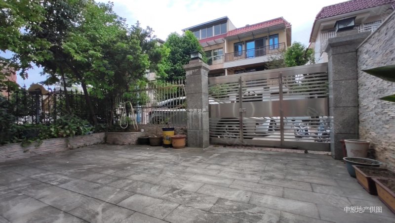 富豪山庄别墅区 居住密度低 满五 正规商品房 近地铁