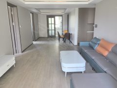 容东红枫苑120平精装修 全新家具家电 中间楼层南北通透