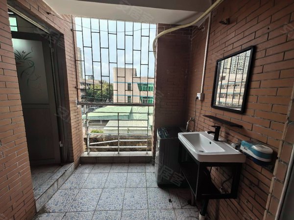 深圳龙岗平湖华南城铁东物流区鹅公岭社区,电梯房配置齐全,拎包入住